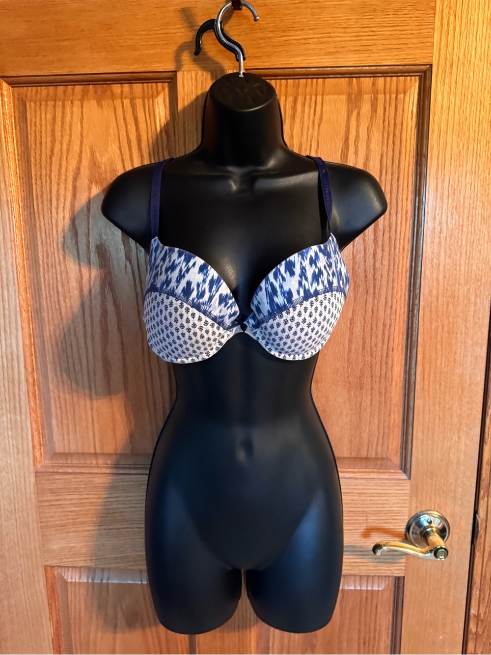 Victoria's Secret Blue and White Patterned Push-Up Bra